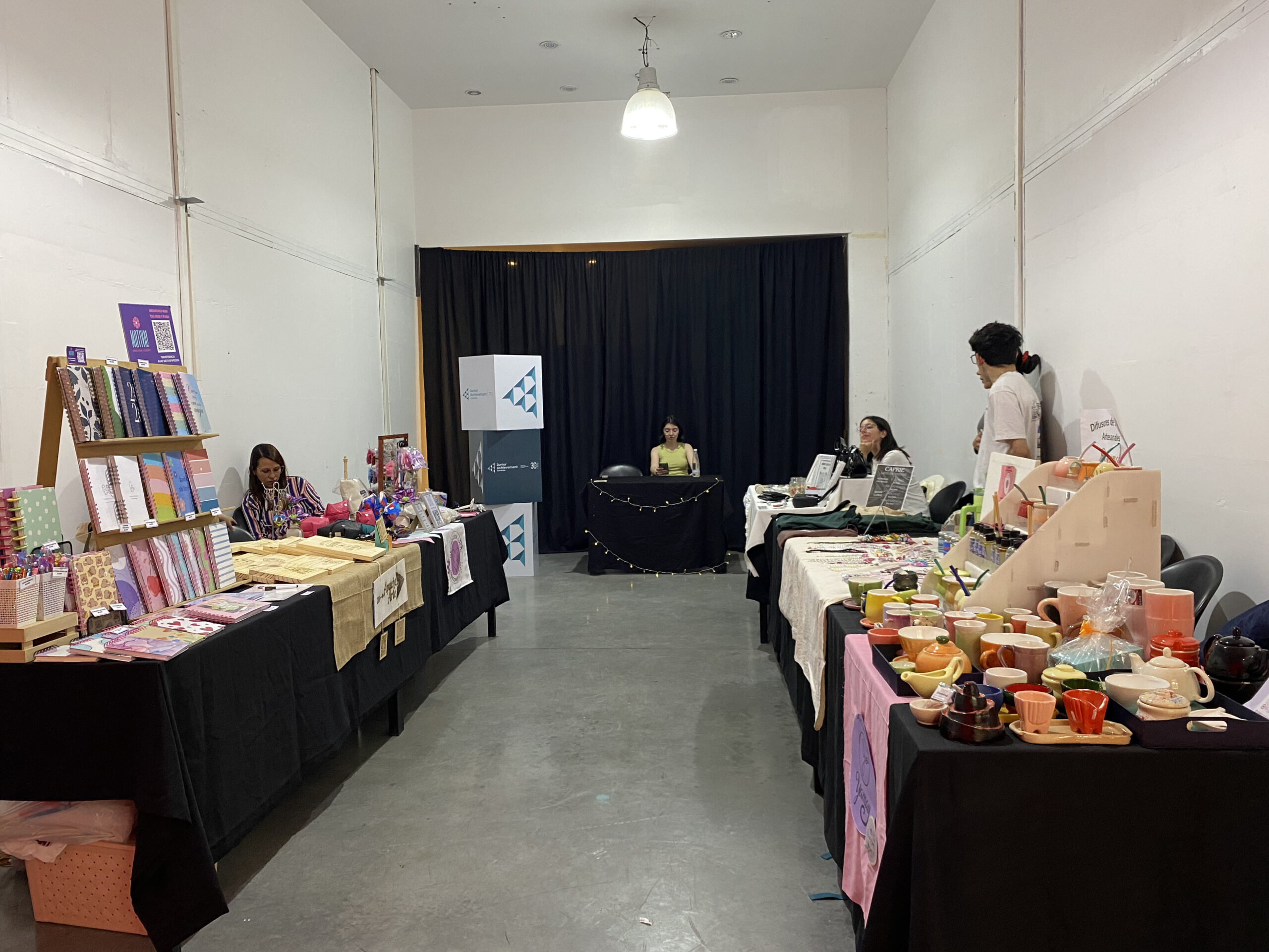 Feria de mujeres emprendedoras junto a ADEC