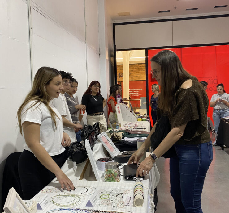 Feria de mujeres emprendedoras junto a ADEC